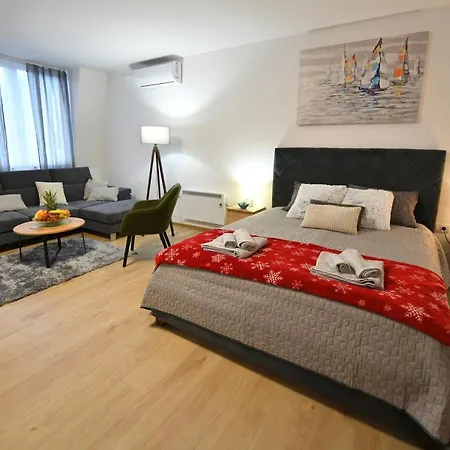 Apartament West In