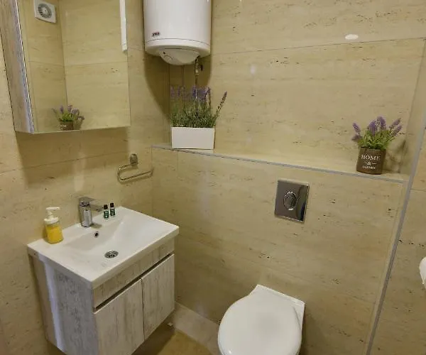 West In شقة Čačak