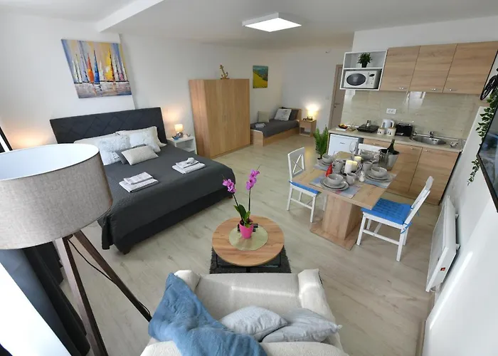 West In شقة Čačak