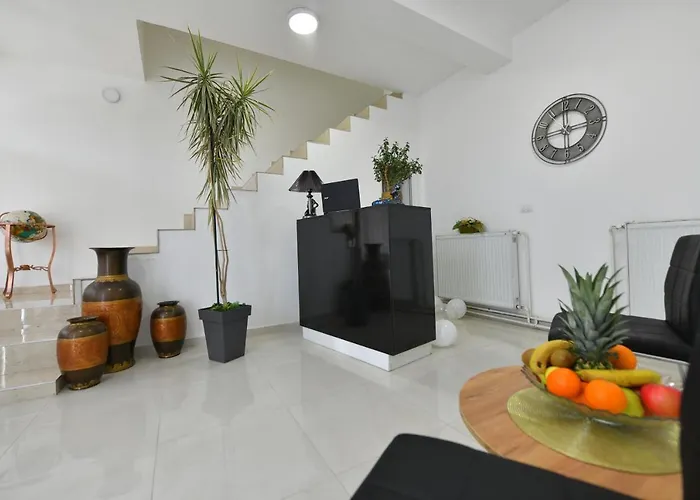 West In شقة Čačak